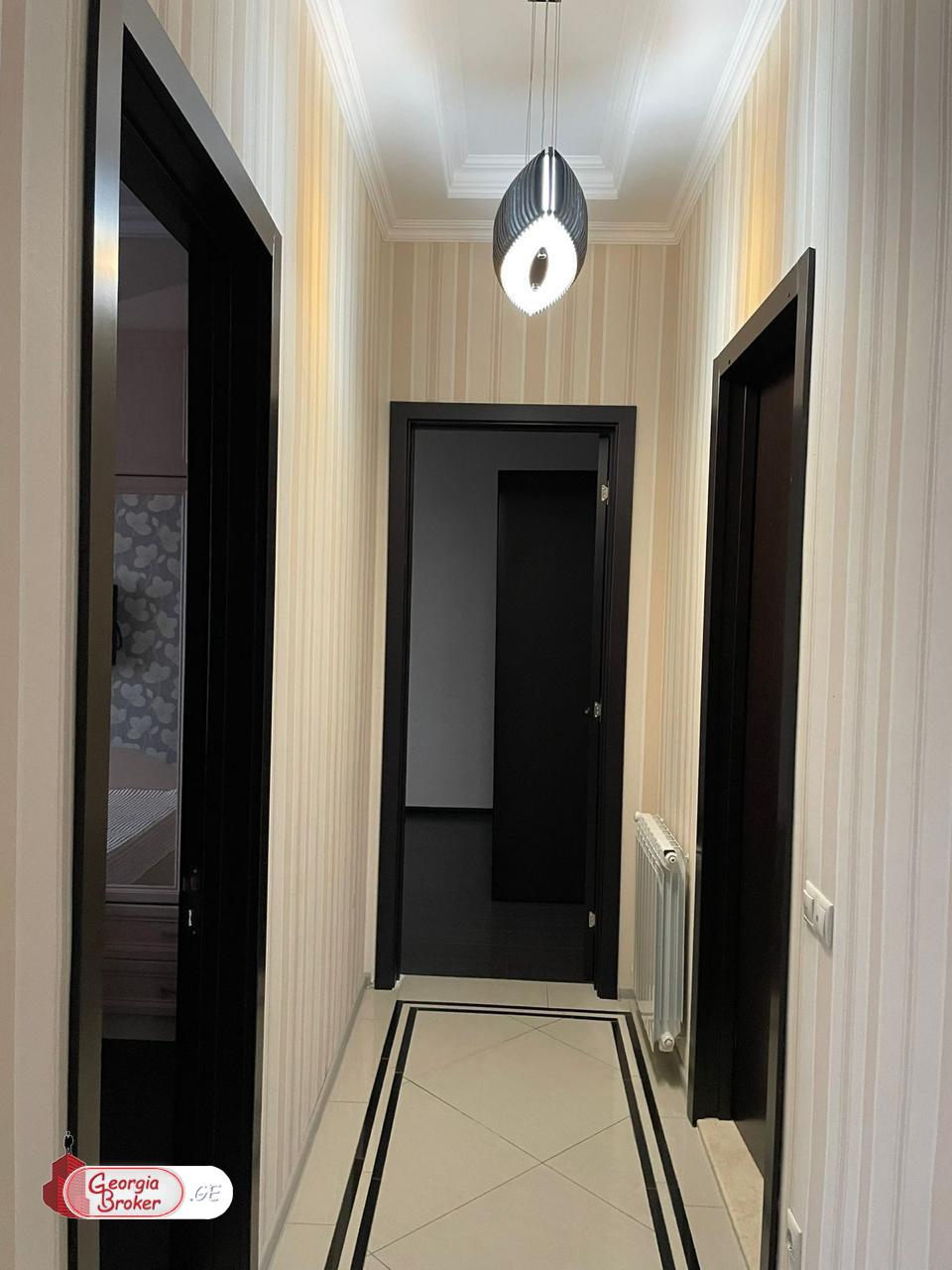 продается квартира с новым ремонтом 3-комнаты